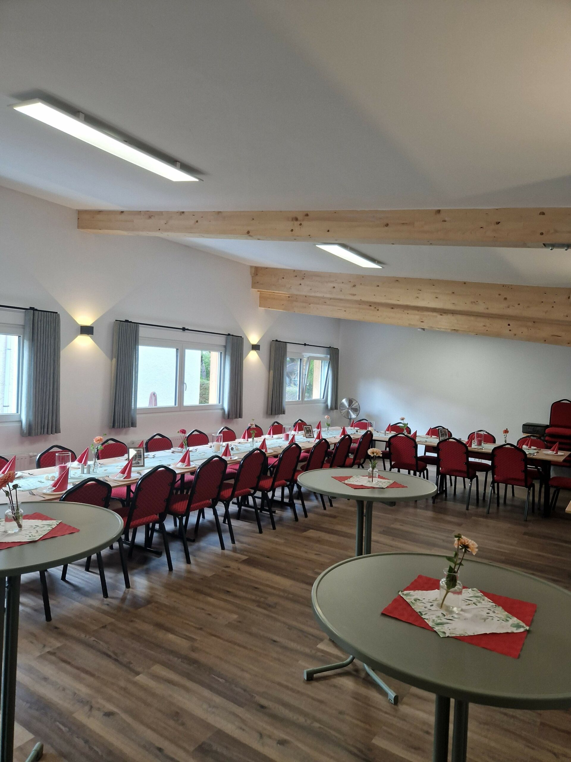 Der Veranstaltungssaal in der Stelzenhütte im Café Hemmale in Glödnitz.