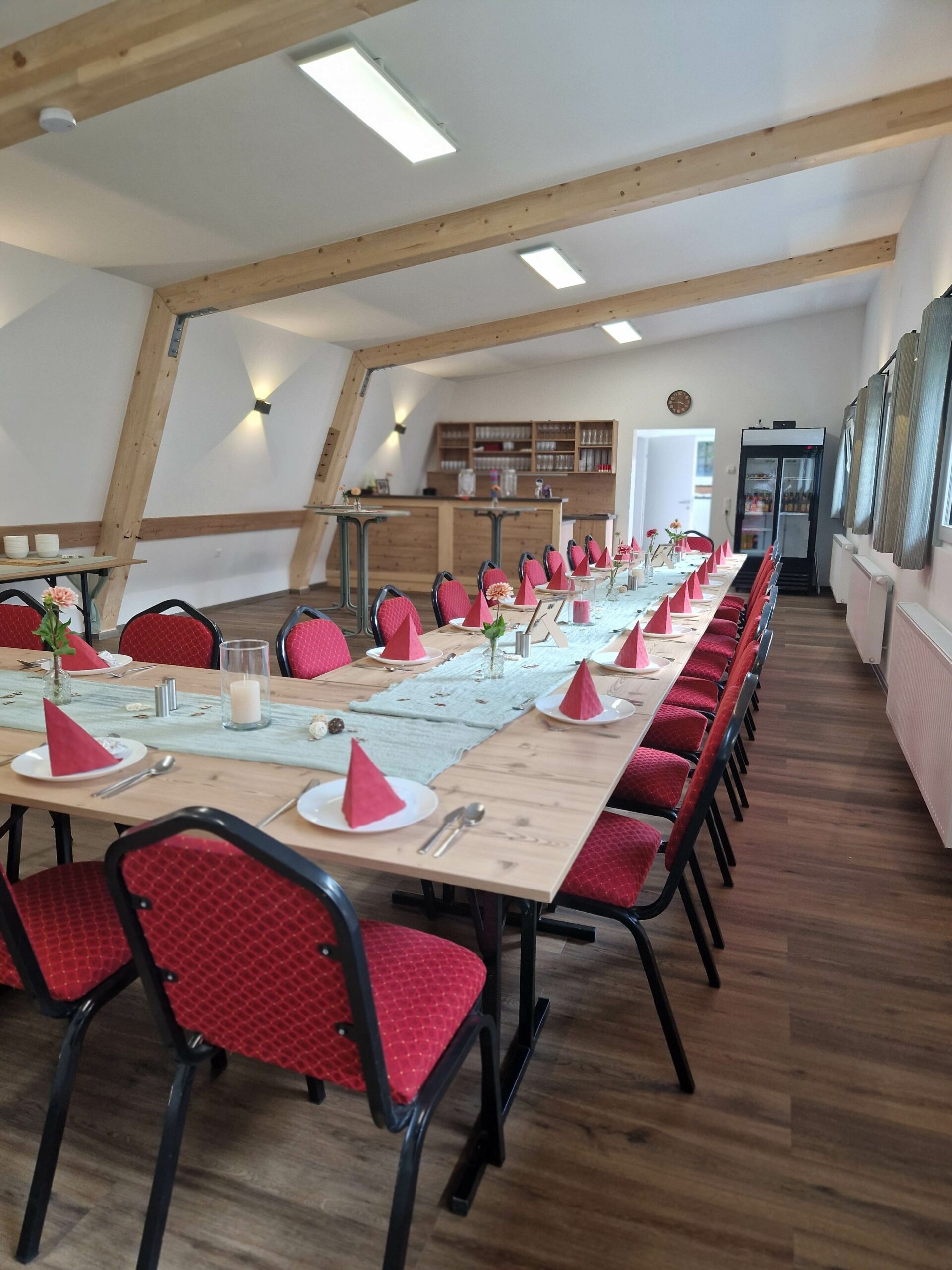 Der Veranstaltungssaal in der Stelzenhütte im Café Hemmale in Glödnitz.